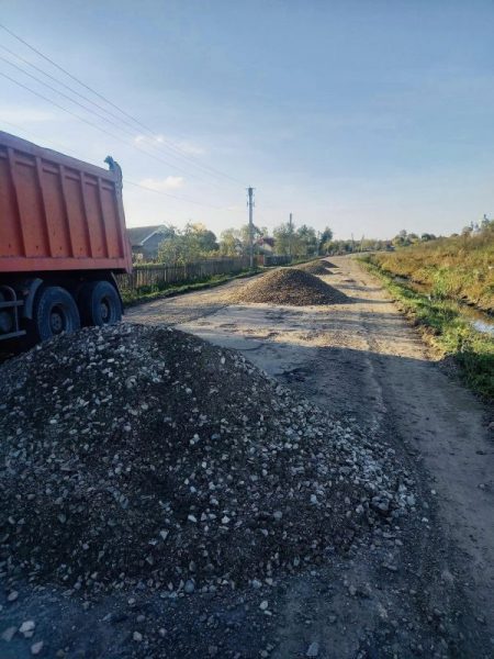 Полагодили дорогу: жителі села на Калущині мають добрі новини (ФОТО)