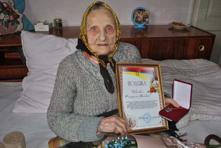 Двох жительок Рогатинщини нагородили ювілейною медаллю (ФОТО)