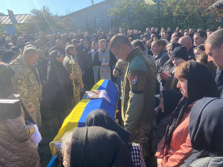 На Городенківщині попрощали із загиблим захисником Олександром Гладким 6 311720340 526310399308335 2217052376935225803 n