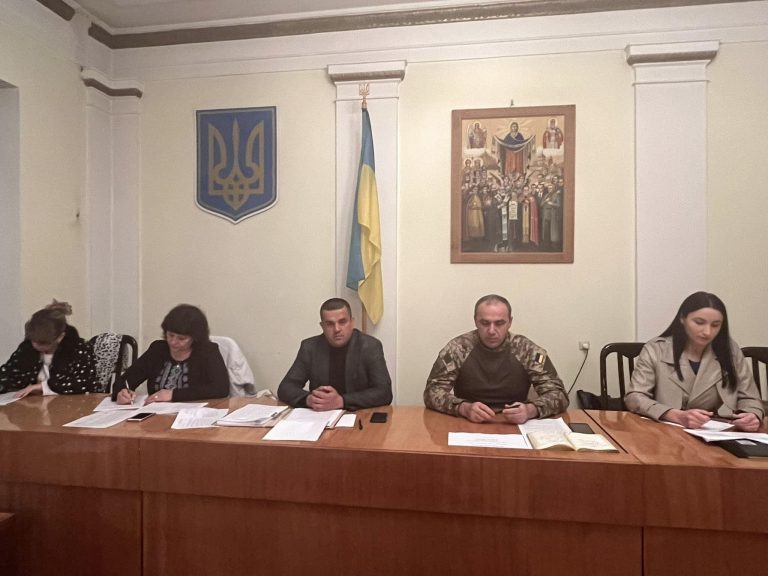 У Верховині сесію районної ради розпочали з молитви (ФОТО) 11 У Верховині сесію районної ради розпочали з молитви (ФОТО)