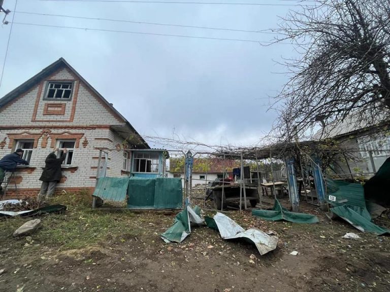 Ранкові вибухи на Сумщині: в одну з осель залетів снаряд і не розірвався (ФОТО) 5 Ранкові вибухи на Сумщині: в одну з осель залетів снаряд і не розірвався (ФОТО)