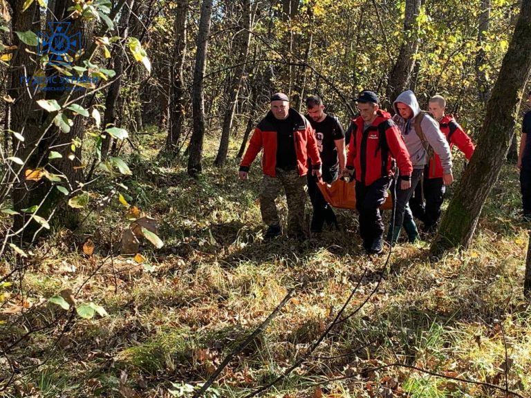 На Львівщині рятувальники знайшли бабусю, яка цілу добу провела у лісі (ФОТО) 3 311967219 442253014666905 8025121988785623473 n