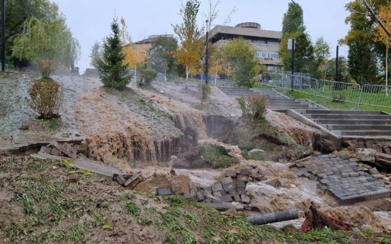 У РФ з'явилася своя"брудна бомба": вулиці міста-мільйонника затопило фекаліями 7 4cdd882fed00c4a3b31b8560deb2b299