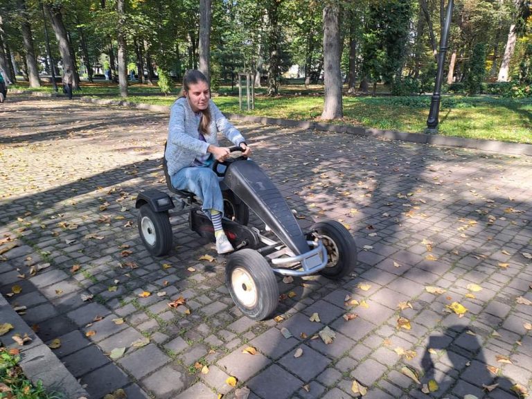 У Франківську відбулися змагання з перегонів на веломобілях серед людей з інвалідністю 1 FB IMG 1665160468952