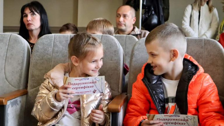 У Коломиї дітям військових вручили подарункові сертифікати 2 FB IMG 1665212072969
