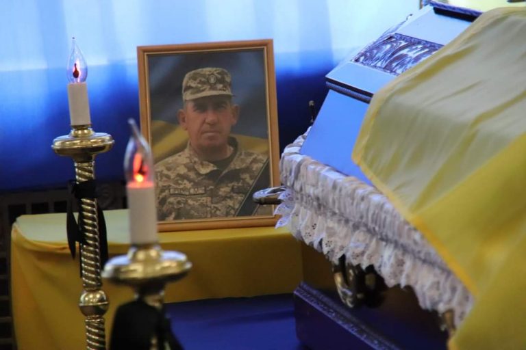 Він рятував життя бійців на передовій, але загинув сам: у Калуші попрощалися з Ігорем Піхом (ФОТО) 3 FB IMG 1665229231063