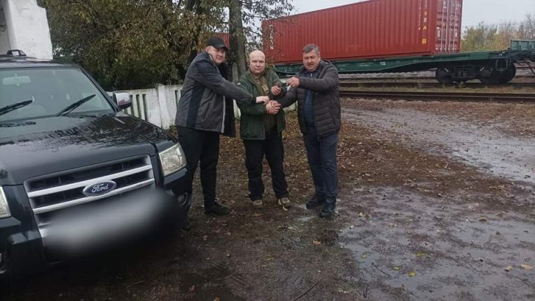 Городенківська громада передала військовим автомобіль та зимовий одяг 7 FB IMG 1666949343126
