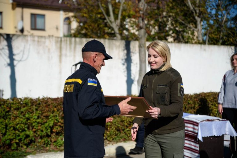 Прикарпатських рятувальників, які гасили пожежу на Бурштинській ТЕС, нагородили подяками (ФОТО) 10 IMG 20221018 181739 629