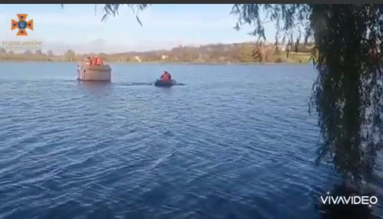 На міському озері у Долині надзвичайники врятували трьох людей 9 IMG 20221023 191654
