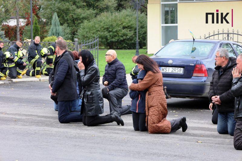 Франківці на колінах зустріли скорботний кортеж із тілом Героя (ФОТОРЕПОРТАЖ) 3 IMG 7771 resize scaled