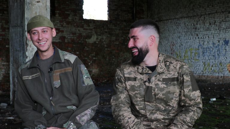 Братерство на війні: як дружба допомагає воїнам з Прикарпаття нищити ворогів (ВІДЕО) 9 s1 2