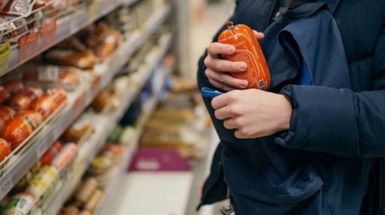 У Франківську затримали злодія, який вкрав продукти з магазину 11 У Франківську затримали злодія, який вкрав продукти з магазину