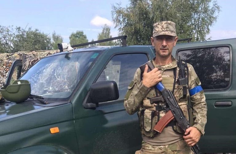 Громада у скорботі: Калущина зустрічає загиблого воїна Василя Завадецького 9 1669364912 eb5220e803a4e471d244