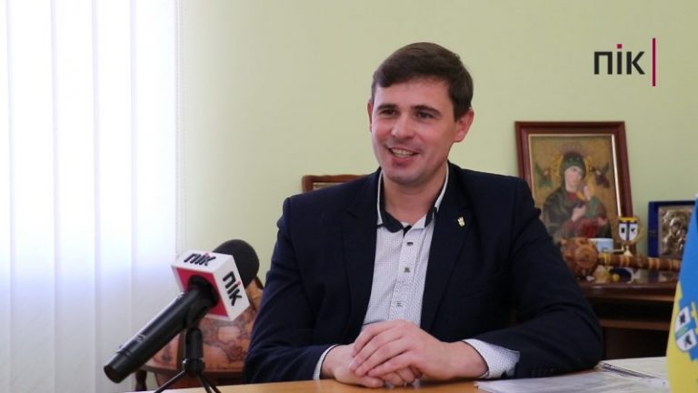 Мер Калуша зізнався, чи є у нього вдома світло та чому воно горить у під'їздах 5 Мер Калуша зізнався, чи є у нього вдома світло та чому воно горить у під'їздах