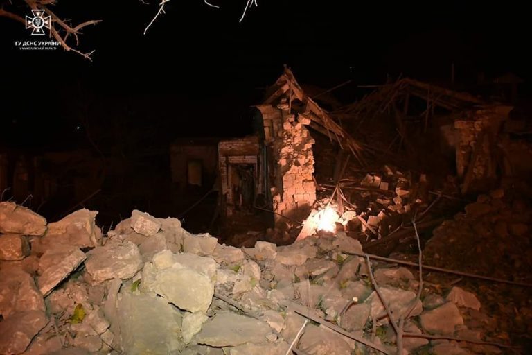 Ховалася у ванній: у Миколаєві внаслідок російських обстрілів загинула жінка