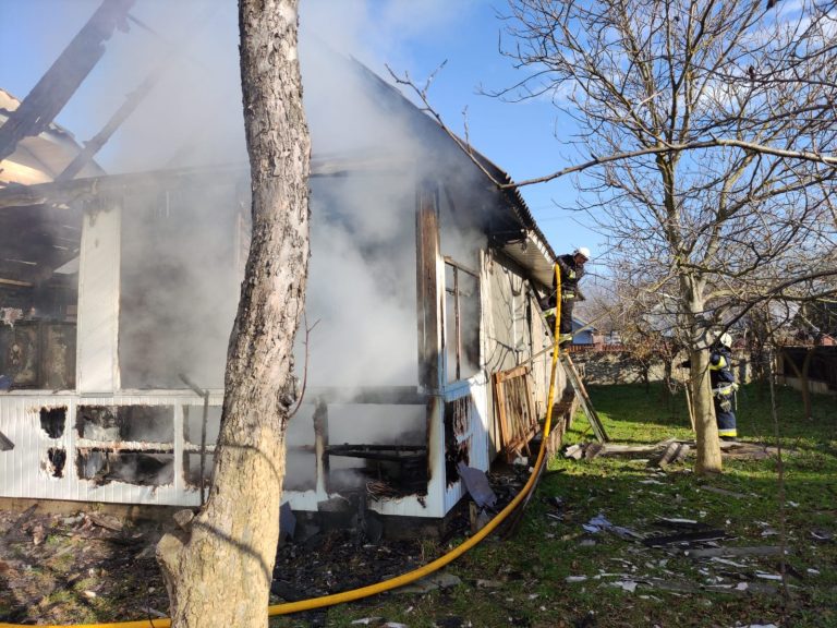 У Болехівській громаді дуже швидко загасили пожежу прибудови до житлового будинку (ФОТО) 8 У Болехівській громаді дуже швидко загасили пожежу прибудови до житлового будинку (ФОТО)