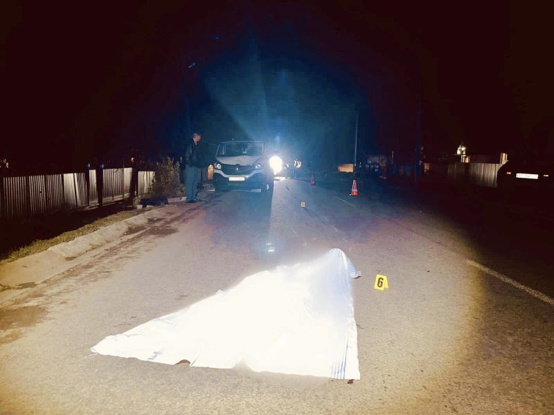 Смертельна аварія на Тлумаччині: водій наїхав на пенсіонерку, яка переходила дорогу (ФОТО)