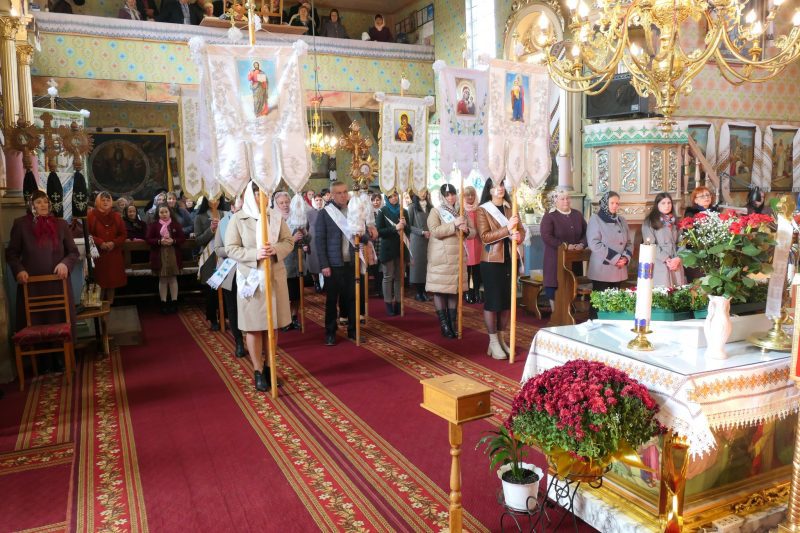 На Тисмениччині відзначили храмове свято у 122-літній церкві Великомученика Димитрія Солунського (ФОТО)