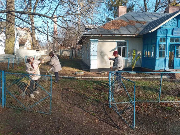 На Снятинщині гуртом облаштовують прихисток для переселенців (ФОТО) 9 На Снятинщині гуртом облаштовують прихисток для переселенців (ФОТО)