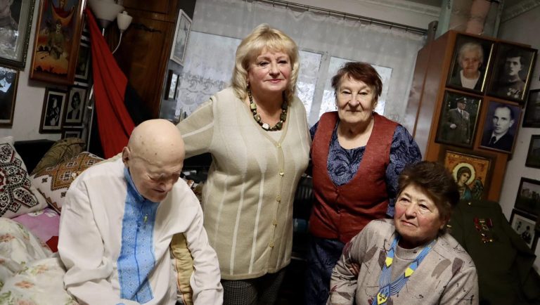 Сотнику УПА з Коломийщини передали нагороду від президента (ФОТО) 8 Сотнику УПА з Коломийщини передали нагороду від президента (ФОТО)