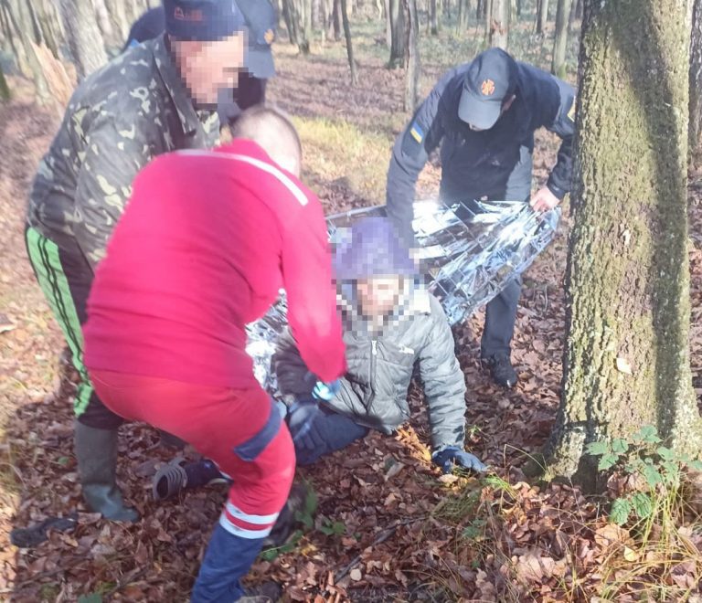 Винесли на руках: на Львівщині розшукали чоловіка, який загубився в лісі 8 315753517 501646882007088 3616194966261681717 n