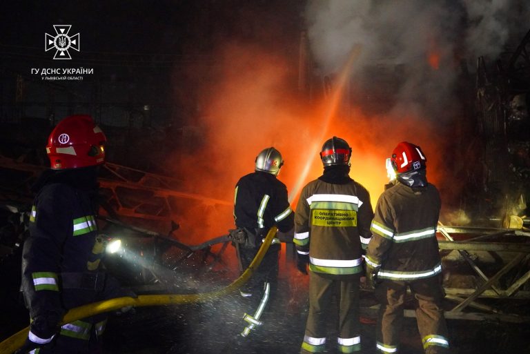 Внаслідок ракетних ударів по Львівщині спалахнули пожежі: у ДСНС показали фото 8 315773797 463378172554389 33476682073390697 n