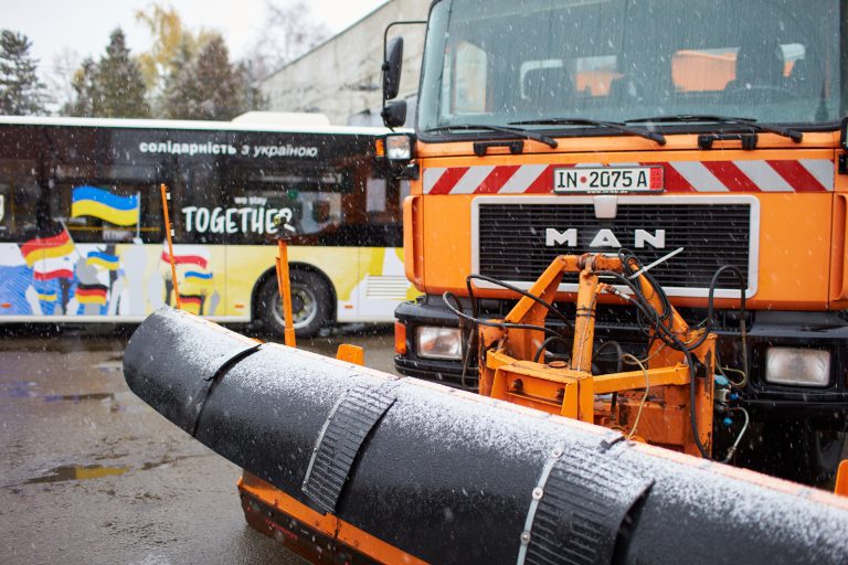 Івано-Франківську подарували вантажівку для очистки доріг 1 316033749 700940518268874 633443789427780967 n