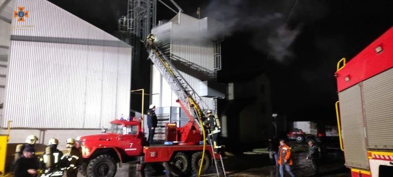 У Коломиї сталася пожежа на елеваторі: подробиці від ДСНС 9 316127849 447102074245828 6930257089911366144 n