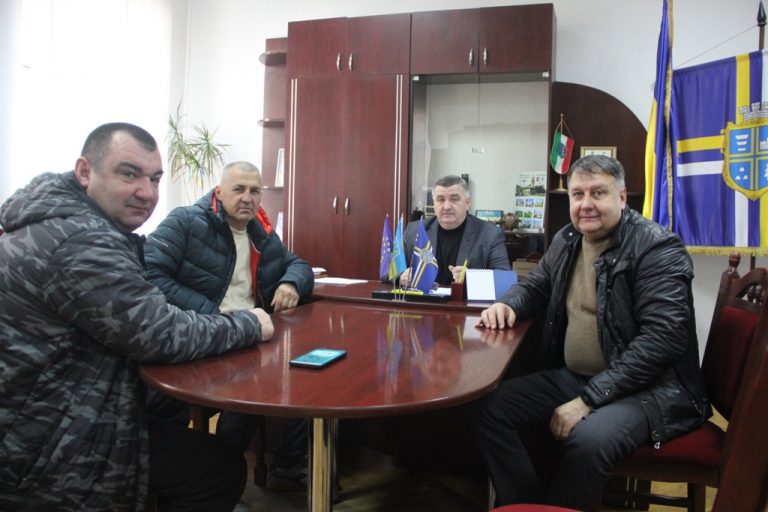 У Болехівську міську раду запросили військового: про що з ним говорили (ФОТО)