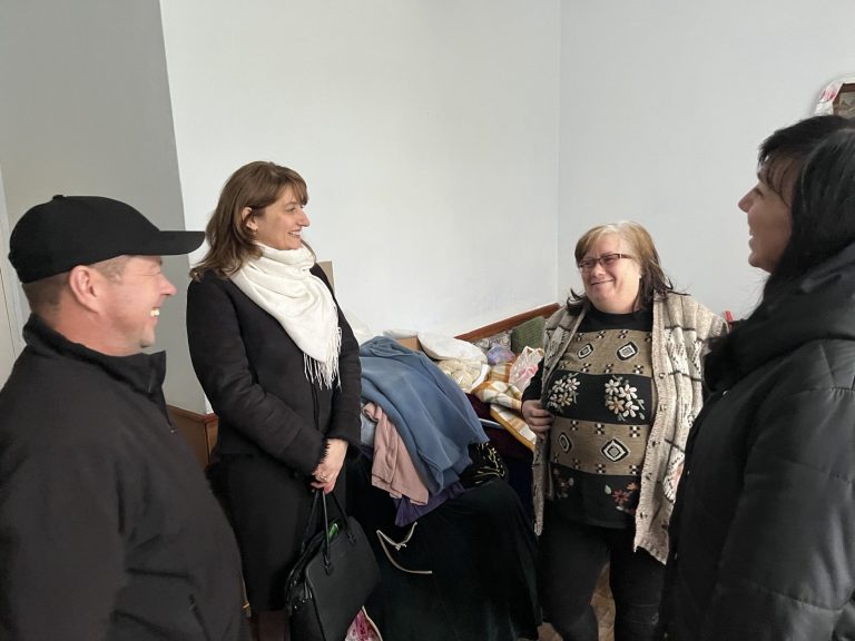 На Косівщині мають забезпечити переселенців побутовою та оргтехнікою (ФОТО)
