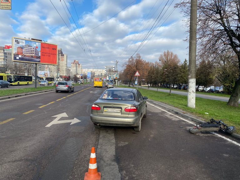 У Львові внаслідок зіткнення з легковиком травмувався водій електросамоката (ФОТО) 8 316408930 505927814912328 7418026680322854722 n