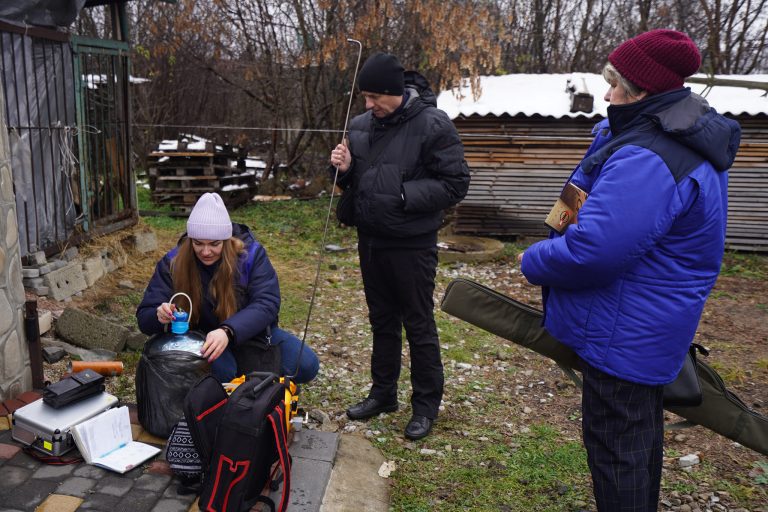 У Коломиї взяли на перевірку воду та повітря біля консервного заводу (ФОТО)