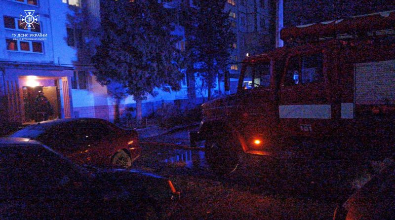 У Франківську чоловік вистрибнув з вікна палаючої квартири і загинув (ФОТО)