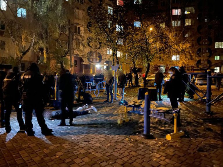 Невідомий підірвав гранту на дитячому майданчику у Рівному: є постраждалі 5 636570ce54371527493218