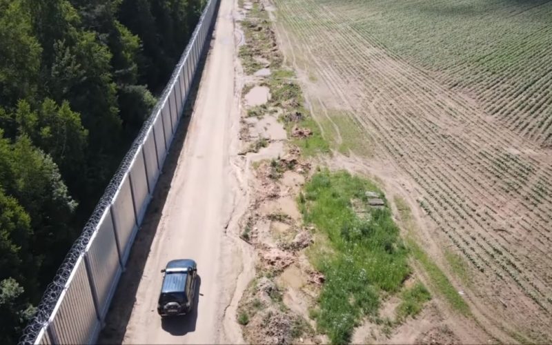Такий як на білоруському: Польща будує паркан на кордоні з Росією