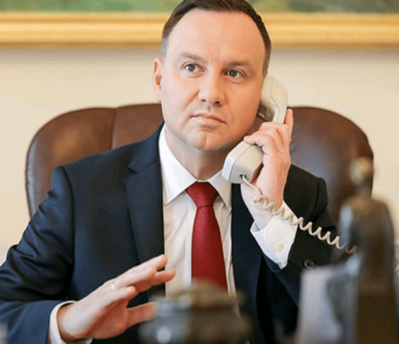 Був нетиповий спосіб розмови: президенту Польщі подзвонив фейковий "Макрон"