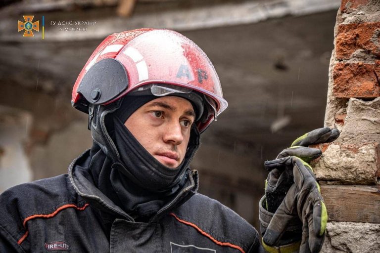 Про нього говорять всі: як хлопець з Надвірнянщини рятує людей у складі ДСНС