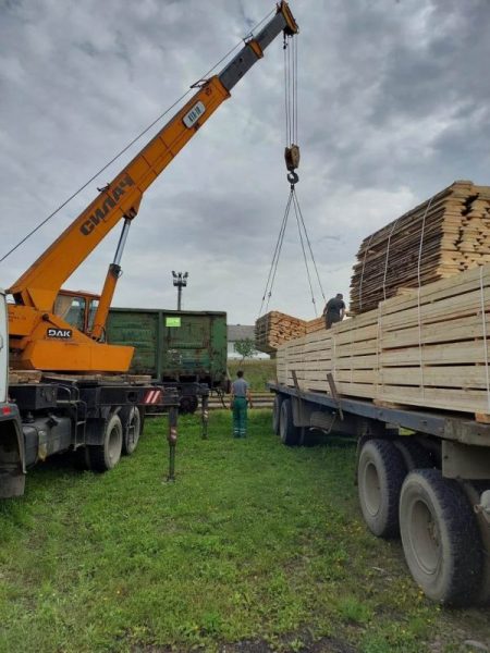 З Прикарпаття на Донеччину відправили 760 кубометрів дров: на які потреби (ФОТО)