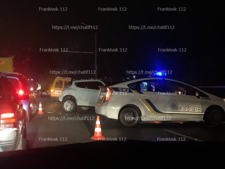 Біля Франківська – масштабна аварія: зіштовхнулися щонайменше шість авто (ФОТОФАКТ) 12 photo 2022 11 19 18 02 43