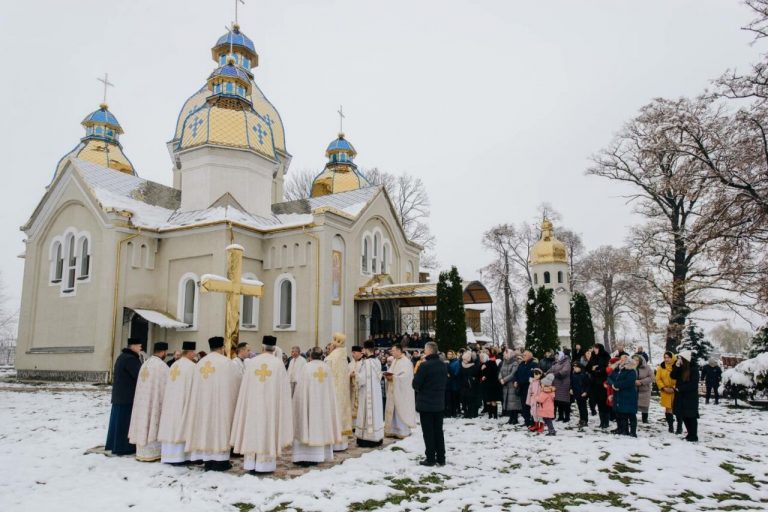 Митрополит Володимир освятив оновлений храм Архистратига Михаїла у Болехівській громаді (ФОТО) 6 Митрополит Володимир освятив оновлений храм Архистратига Михаїла у Болехівській громаді (ФОТО)