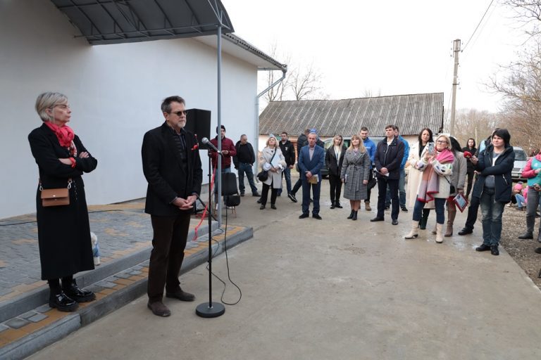 Замість початкової школи: на Калущині облаштували прихисток для переселенців (ФОТО)