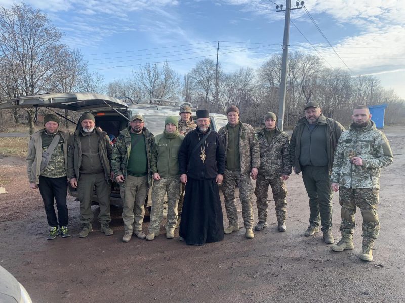 З Богородчан на фронт привезли нове авто і спільно помолися за воїнів біля Гуляйполя (ФОТО, ВІДЕО))