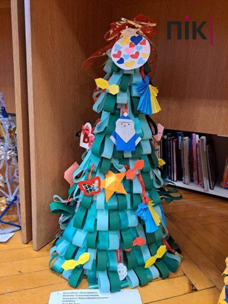 В Івано-Франківській обласній дитячій бібліотеці можна купити ялинки з дроту та макаронів (ФОТО) 8 320917128 1199570630976016 7432225516731147566 n scaled