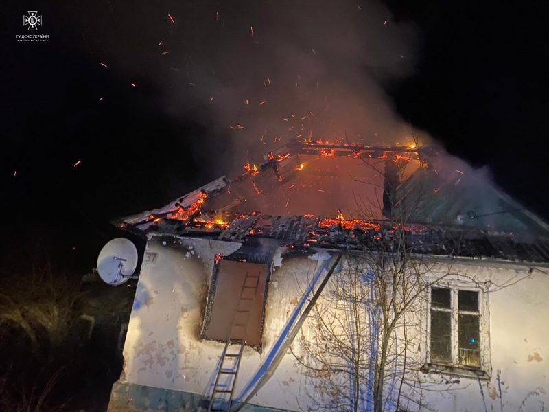 На Богородчанщині вночі горів будинок: загинув 59-річний чоловік (ФОТО)