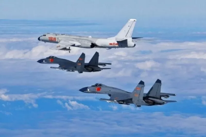 "Ударні навчання": майже 50 китайських літаків перетнули лінію ППО Тайваню