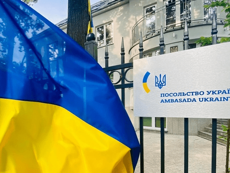 Посольства України в 6 країнах світу отримали закривавлені пакунки: що там було