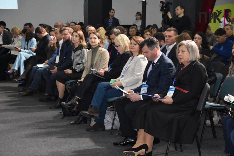 "Розвиток бізнес сектору України": стартувала головна економічна подія року для Прикарпаття (ФОТО) 9 DSC 0099 scaled