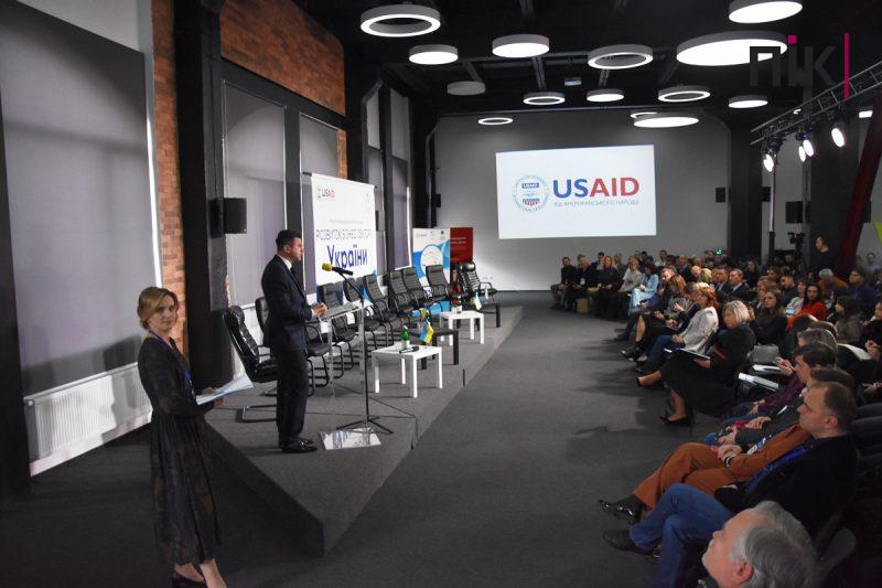 "Розвиток бізнес сектору України": стартувала головна економічна подія року для Прикарпаття (ФОТО) 24 DSC 0214 scaled