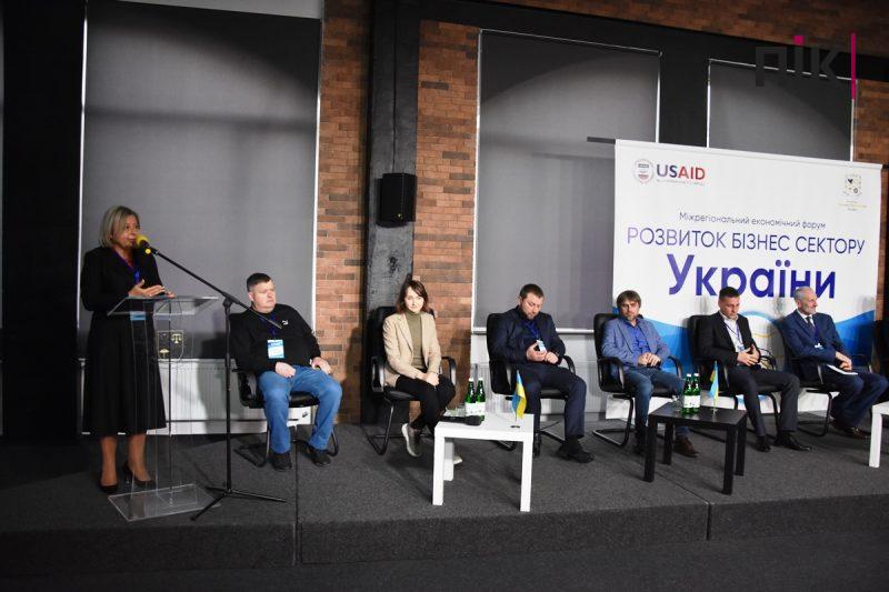"Розвиток бізнес сектору України": стартувала головна економічна подія року для Прикарпаття (ФОТО) 30 DSC 0243 scaled