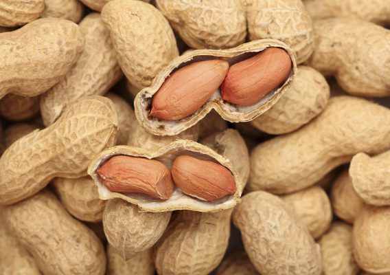 Жителів Прикарпаття просять не купувати арахіс з Єгипту: причина